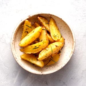 Quantas calorias em 1 porção (25 g) Batata Rústica com Alecrim?