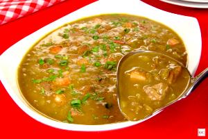 Quantas calorias em 1 porção (250 ml) Sopa de Lentilha com Carne?