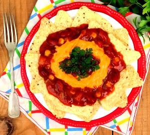 Quantas calorias em 1 Porção (28 G) Nachos com Carne de Vaca, Feijões e Queijo?