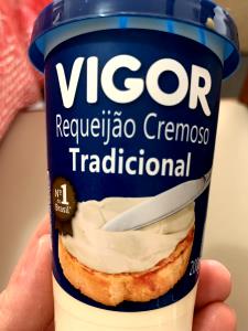 Quantas calorias em 1 porção (30 g) Requeijão Cremoso Tradicional?