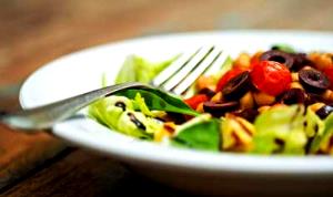 Quantas calorias em 1 porção (300 g) Salada Madero Veggie?
