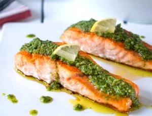 Quantas calorias em 1 porção (325 g) Salmão Ao Pesto?