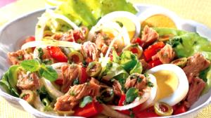 Quantas calorias em 1 porção (350 g) Salada de Atum?