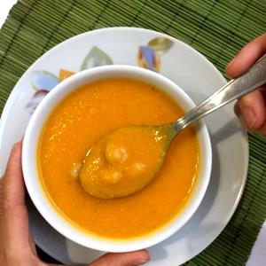 Quantas calorias em 1 porção (350 g) Sopa de Cenoura com Grão de Bico?