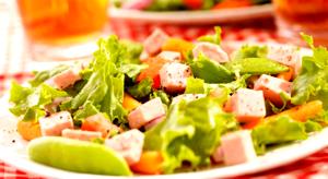 Quantas calorias em 1 porção (360 g) Salada Tuna Salad?
