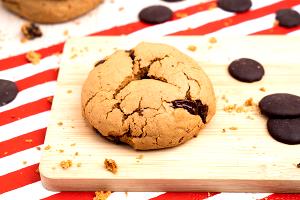Quantas calorias em 1 porção (40 g) Cookie com Gotas de Chocolate 70% Cacau?