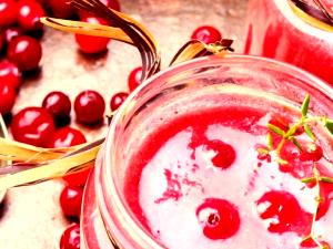 Quantas calorias em 1 porção (440 ml) Chá Gelado Cranberry?