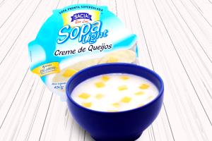 Quantas calorias em 1 porção (450 g) Sopa Creme de Queijos?