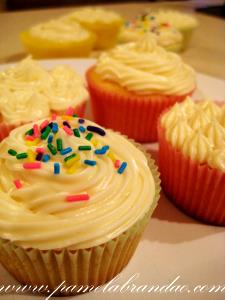 Quantas calorias em 1 Porção (48 G) Cupcake com Cobertura Glacé ou Recheio (sem Chocolate)?