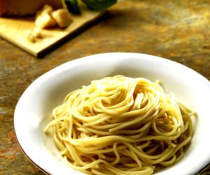 Quantas calorias em 1 porção (56 g) Macarrão?