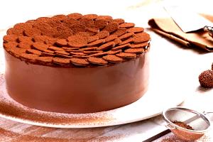 Quantas calorias em 1 porção (60 g) Bolo de Brigadeiro?