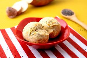 Quantas calorias em 1 porção (60 g) Pãozinho de Batata Doce Polvilho E Chia?