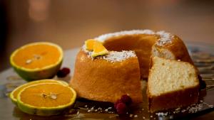 Quantas calorias em 1 porção (64 g) Bolo de Laranja?