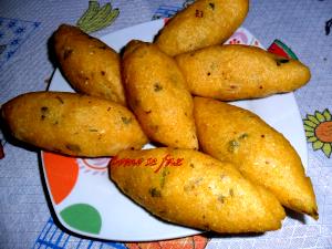 Quantas calorias em 1 Porção (80 G) Bolinho Caipira?