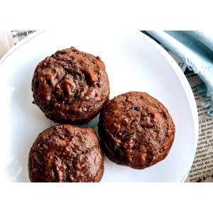 Quantas calorias em 1 porção (80 g) Muffin de Chocolate com Pasta de Amendoim?