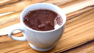 Quantas calorias em 1 porção Chocolate Quente (Pequeno)?