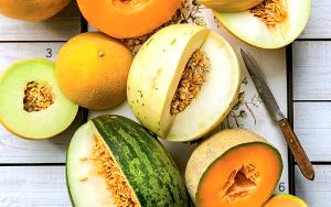 Quantas calorias em 1 Porção De 10 Bolas De Melão Rosado Melão Cantalupo Congelado (Bolas)?