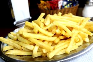 Quantas calorias em 1 Porção De 10 Tiras (2,5 Cm - 5 Cm) Batatas Fritas?