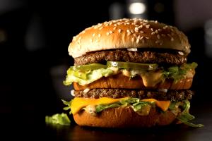 Quantas calorias em 1 porçāo Duplo Big Mac?