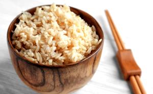 Quantas calorias em 1 Porção Arroz integral cozido com óleo e temperos com sal?