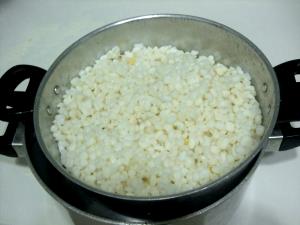 Quantas calorias em 1 Porção Canjica milho branca cozida com leite integral e açúcar?