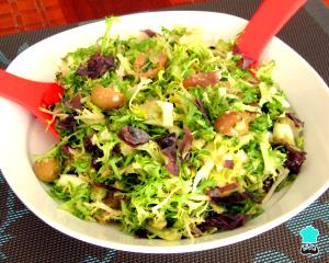 Quantas calorias em 1 Porção Chicória crua salada ao molho vinagrete com sal?