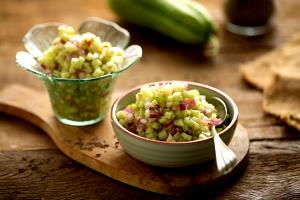 Quantas calorias em 1 Porção Chuchu sem casca cozido salada ao molho vinagrete com sal?