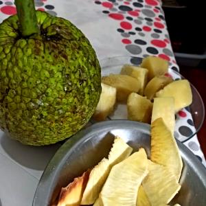 Quantas calorias em 1 Porção Fruta-pão?