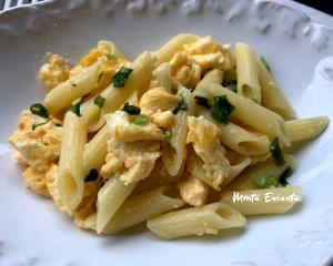 Quantas calorias em 1 Porção Macarrão trigo com ovos na manteiga sem sal?