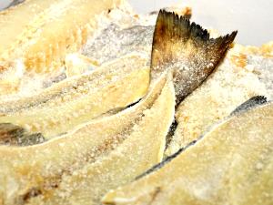 Quantas calorias em 1 Porção Peixe água salgada bacalhau salgado dessalgado refogado?