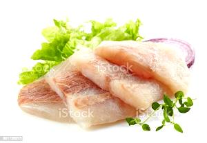 Quantas calorias em 1 Porção Peixe água salgada pescada filé cru?