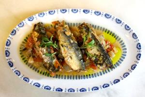 Quantas calorias em 1 Porção Peixe água salgada sardinha filé cozido/30 min sem sal?