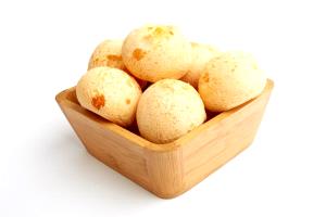 Quantas calorias em 1 Porção Pão de queijo massa congelada?