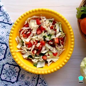 Quantas calorias em 1 Porção Salada repolho vagem tomate molho vinagrete com sal?