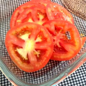 Quantas calorias em 1 Porção Tomate cru?