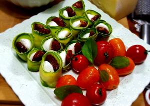 Quantas calorias em 1 Porçoes Abobrinha Com Tomate E Muzzarela?