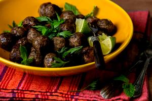 Quantas calorias em 1 Porçoes Almôndega Assada Rita Lobo?