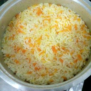 Quantas calorias em 1 Porçoes Arroz Refogado Com Cenoura?