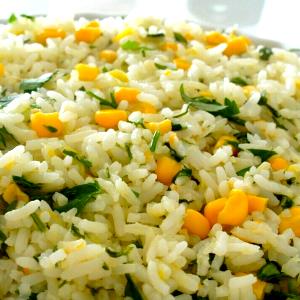 Quantas calorias em 1 Porçoes Arroz Integral Com Ervilha, Milho Verde E Azeitonas?