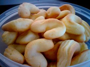 Quantas calorias em 1 Porçoes Bicoito De Queijo Caseiro?