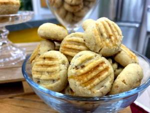 Quantas calorias em 1 Porçoes Biscoitinhos De Cebola?