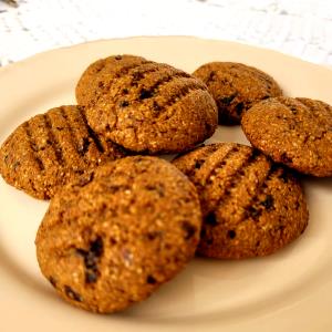 Quantas calorias em 1 Porçoes Biscoito De Ameixa Com Café?