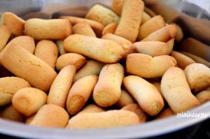 Quantas calorias em 1 Porçoes Biscoito Três Farinhas?