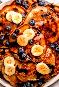 Quantas calorias em 1 Porçoes Blueberry Banana Pancakes?