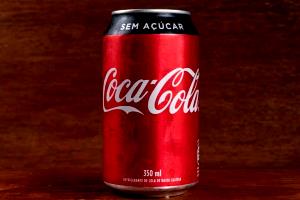 Quantas calorias em 1 Porçoes Bola De Coca Zero?