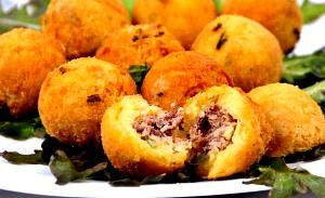 Quantas calorias em 1 Porçoes Bolinho Assado De Mandioca Com Carne Seca?