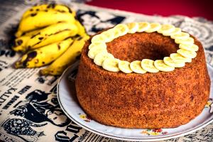 Quantas calorias em 1 Porçoes Bolinho De Banana Carol?