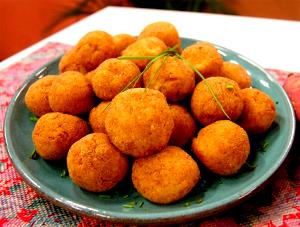 Quantas calorias em 1 Porçoes Bolinho De Batata Doce Com Frango E Queijo Light?