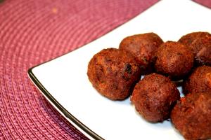 Quantas calorias em 1 Porçoes Bolinho De Carne Moída Grelhado?