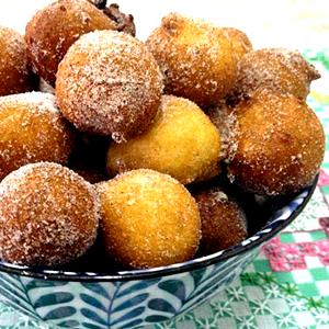 Quantas calorias em 1 Porçoes Bolinho De Chuva Com Banana Assado?